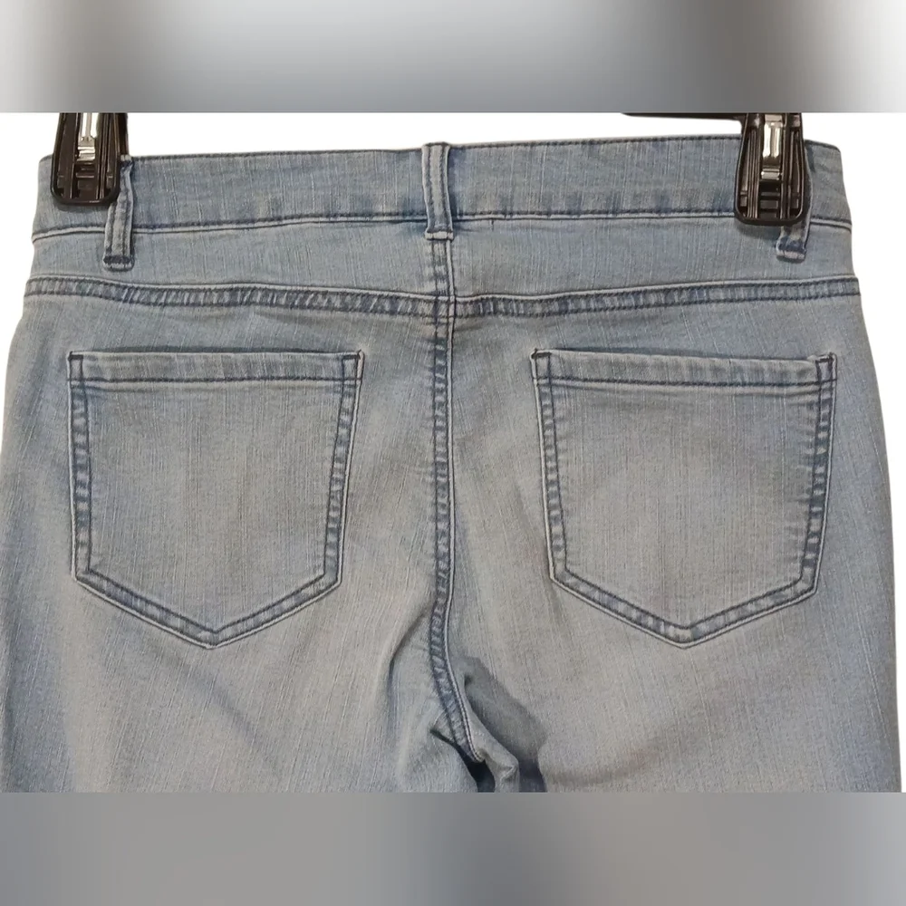 d. Jeans - Ladies Straight Leg Skinny Jeans, 5 Pocket Style, Size 4 - Picture 4 of 7